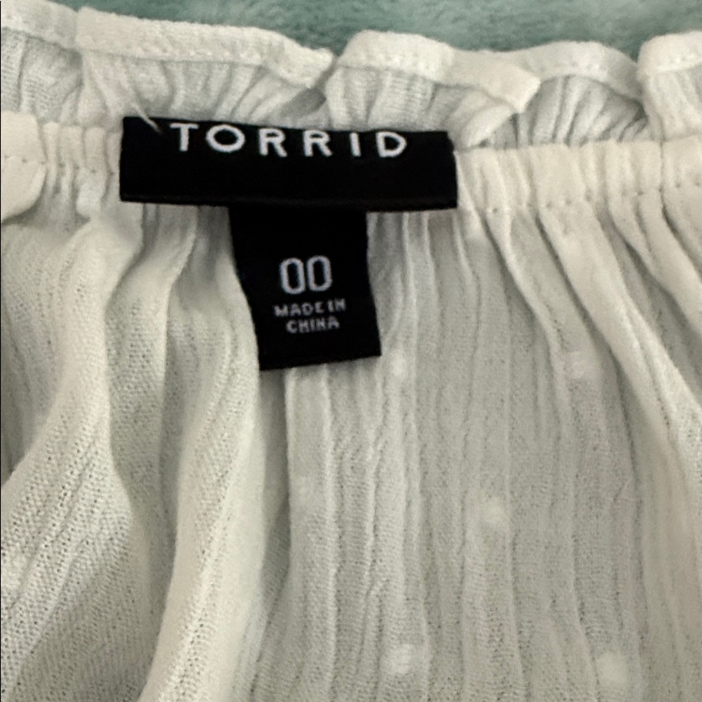 torrid White Textured Button-Front Peasant Blouse - Picture 6 of 9